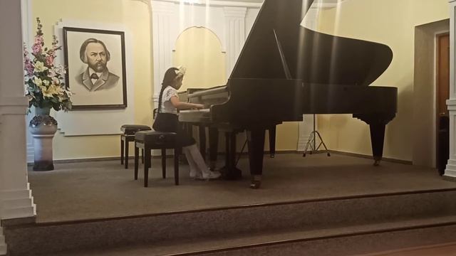 Алиса Дектярева 9 лет, 3 класса ДМШ им. М.И. Глинки смотреть онлайн