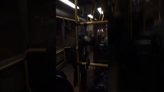 Танцор в автобусе (Барнаул) смотреть онлайн