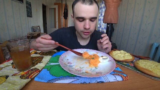 МУКБАНГ АСМР ЗАКУСКА ИЗ МОРКОВИ И ЧЕСНОКА / ЯЙЦО / ОВОЩИ/ ВАТРУШКИ С КАРТОШКОЙ / EATING ASMR Mukban смотреть онлайн