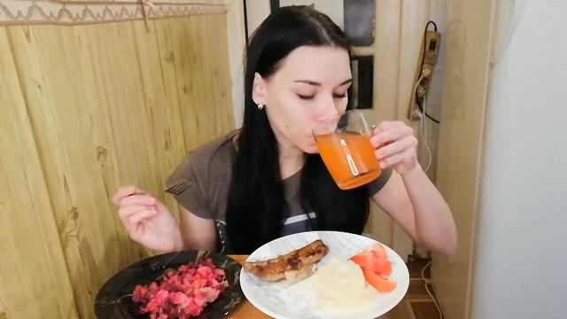 картошка с колбасками и винегрет #мугбанг