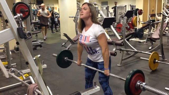 Протяжки со штангой на средние дельты смотреть онлайн