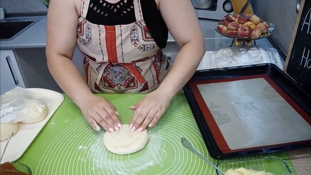 Булочки с кремом.Учу получать реально пуховые булочки/долго остаются свежими смотреть онлайн