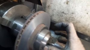 Проточка тормозного диска двойным резцом , самый правильный способ