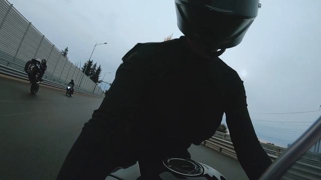 Девушка на литровом мотоцикле смотреть онлайн