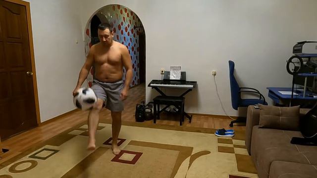 Чеканка футбольным мячом 500 раз!!! (Идём на рекорд России) смотреть онлайн