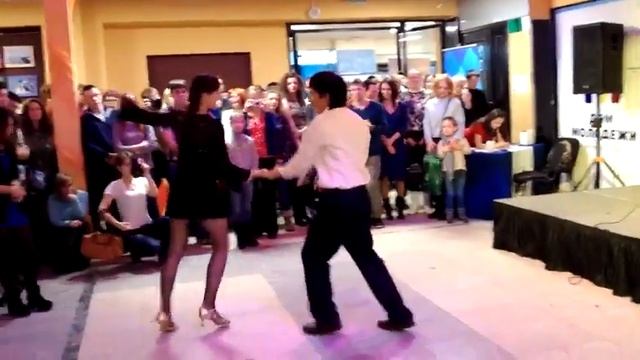 Выступление по сальсе от школы танцев Ritmo Latino на фестивале культур смотреть онлайн