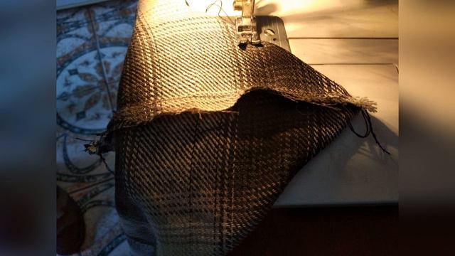 Шьем чехлы для подлокотников кресла или дивана из старой рубашки