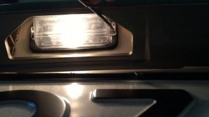 Камри 50 (снятие плафона подсветки номера)