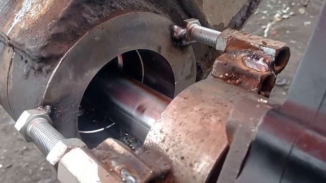 Ремонт соединения рукоять - ковш ZX 270 смотреть онлайн