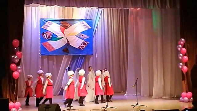 Танцевальный коллектив "Лэйсэн" - Национальный танец "Лезгинка" смотреть онлайн