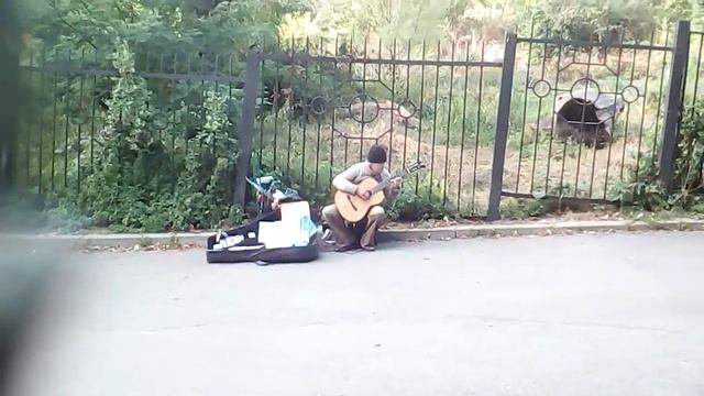 CLASSIC GUITAR ON STREET. Mr Poliakov Volodia. Мохнатый шмель. смотреть онлайн