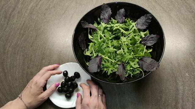 Салат с КРЕВЕТКАМИ, МИДИЯМИ и РУККОЛОЙ смотреть онлайн