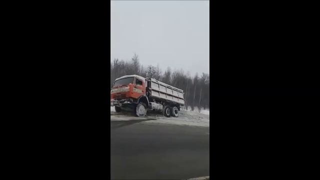 На автодороге 