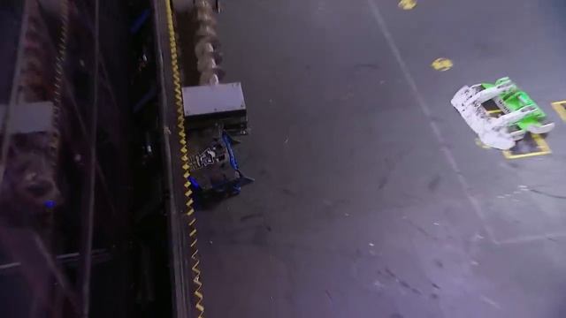 SLAMMOW DELIVERS A SUPLEX TO PAIN TRAIN! | Pain Train vs Slammow | BattleBots смотреть онлайн