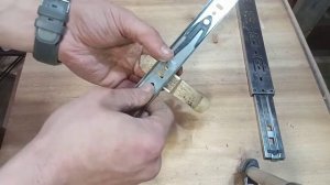 Проще некуда. Приспособа для мастерской, гаража. Своими руками DIY metal cutting machine.