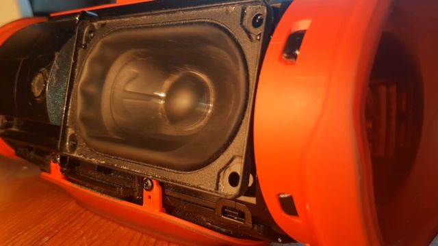 CHARGE 4 сгорел от БАСА (jbl rip) #jbl #bass смотреть онлайн