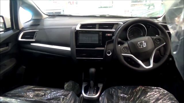 Honda Jazz 1.5V 2017 Exterior & Interior смотреть онлайн