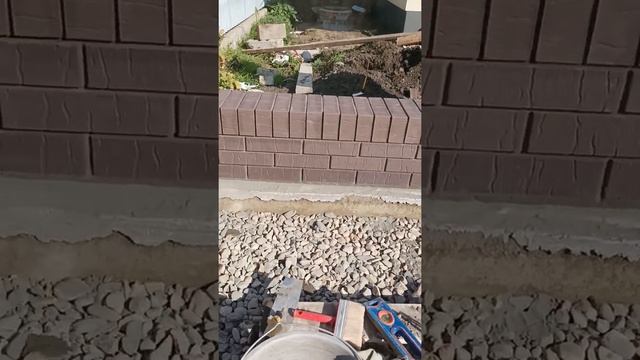 Забор из кирпича, парапет между колонн смотреть онлайн