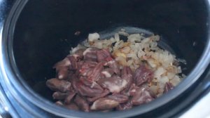 Куриные сердечки в сметане тушеные в мультиварке / как вкусно приготовить куриные сердечки
