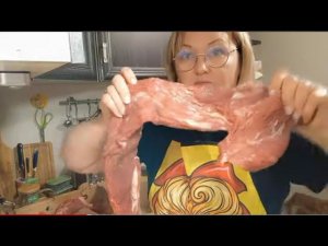 Вечером было чем занятся Привезли мясо 6 кг и тушёнки.Куда пропала Света ?