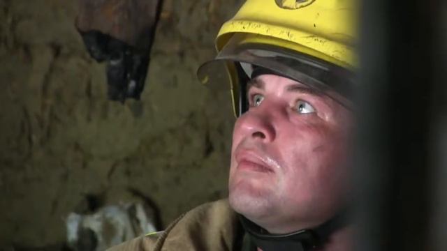 Не потушила спичку - пришлось тушить жильё смотреть онлайн