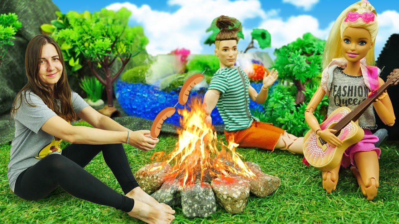 Куклы Барби отправились в поход - Видео для девочек игры в куклы Я не хочу в школу смотреть онлайн