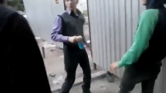 Справлять нужду на забор запрещено! смотреть онлайн