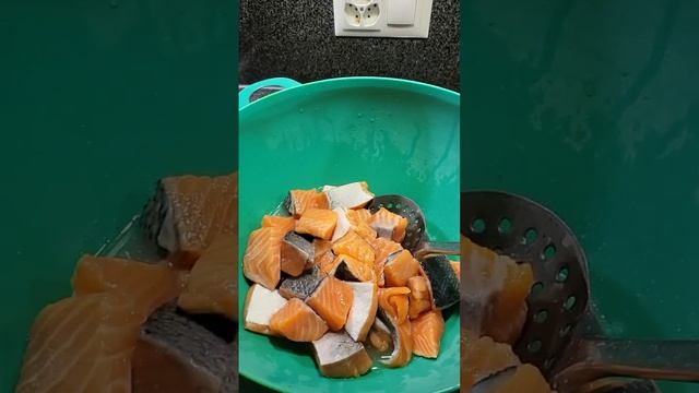 замачиваю красную рыбу в уксуса на ХЕ))) смотреть онлайн