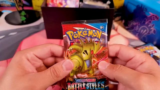 Opening A Pokemon Battle Styles Trainer Box! смотреть онлайн