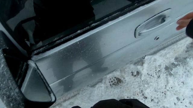 САМЫЙ ПРОСТОЙ СПОСОБ ОТКРЫТЬ МАШИНУ БЕЗ КЛЮЧА смотреть онлайн