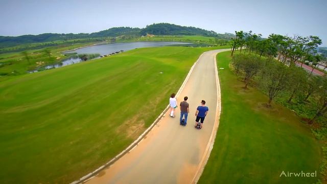 AIRWHEEL Q1: smaller 2 wheeled Self-balancing scooter смотреть онлайн