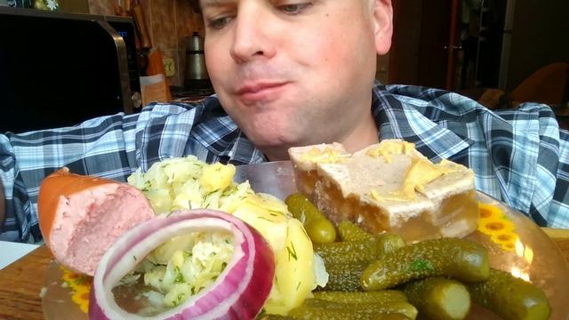 MUKBANG ХОЛОДЕЦ | САРДЕЛЬКА и Капуста тушеная с картошкой | EATING JELLY смотреть онлайн