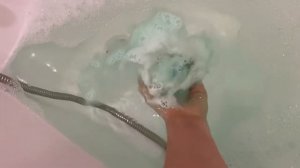 Бомбочка с игрушкой внутри!