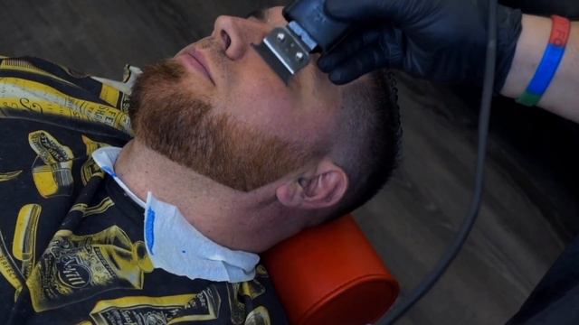 COMO HAGO UN DESVANESIDO CON BARBA Y LA LINEA DE LA CONPARTIDURA смотреть онлайн