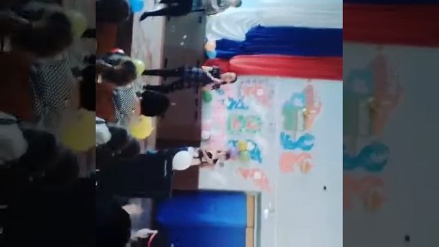 танец под песню: "Улыбайся!))))" смотреть онлайн