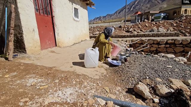 Justice in the Nomadic Community: Police Arrive to Settle Women's Disputes смотреть онлайн