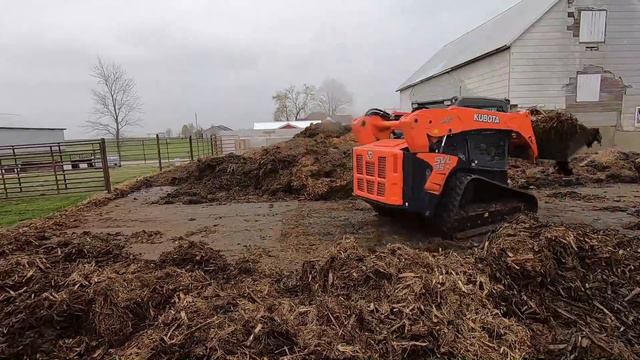 Building a Manure Mountain in the Snow | Cattle Chores смотреть онлайн