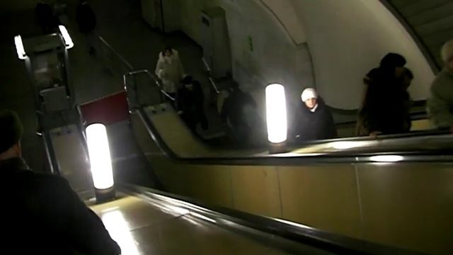 Вниз по лестнице, ведущей вверх смотреть онлайн