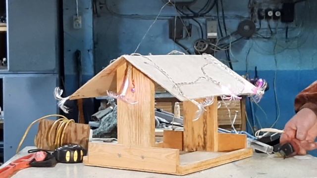 Кормушка для птиц с подсветкой. смотреть онлайн