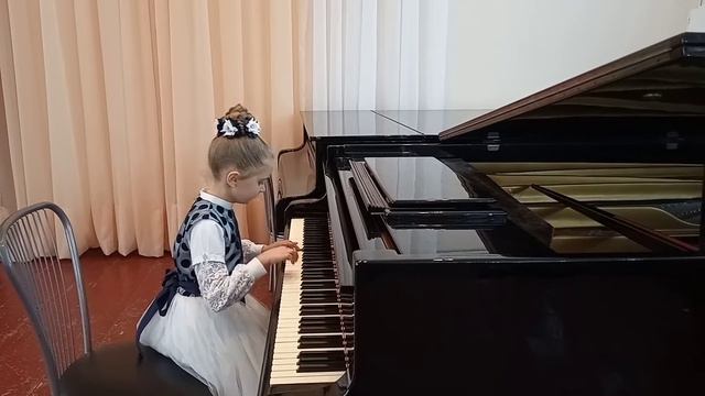 Алёна Назарова 7 лет, "Ёлочка"(вариации) смотреть онлайн