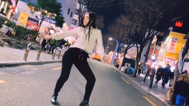 РУССКАЯ В КОРЕЕ 청하 (CHUNG HA) - 벌써 12시 (Gotta Go) dance cover /Kpop in public/Hongdae 홍대 걷고싶은거리 смотреть онлайн