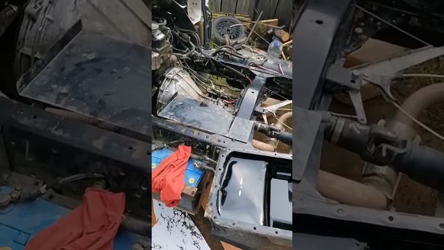 Снятие поддона на Ниссан Атлас 100, замена масляного фильтра(эпизод 2) смотреть онлайн