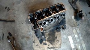 Mercedes Vito 638 разобрал мотор ОМ 601 пробег 319 тысяч . Результат езды без воздушного фильтра .