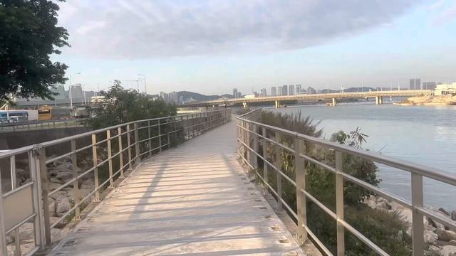 Walking going to Macau Zhuhai Bridge смотреть онлайн