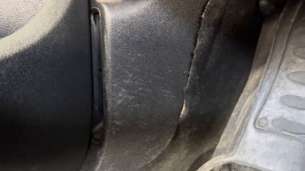 Открыть капот на Пежо 308