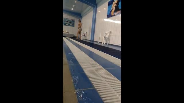 Адлер, день 2-й 1/2 (бассейн и похмельный обед)