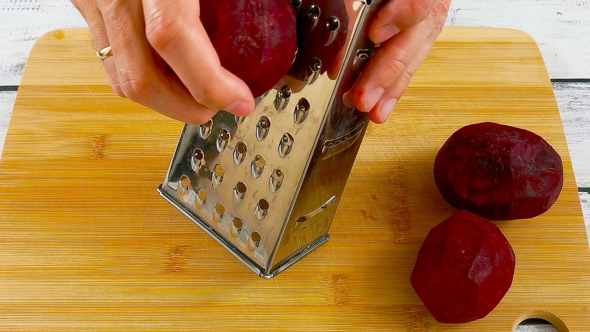 Салат из тёртой свеклы. Легкий и вкусный рецепт смотреть онлайн