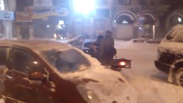 Снегоход на дорогах Киева смотреть онлайн