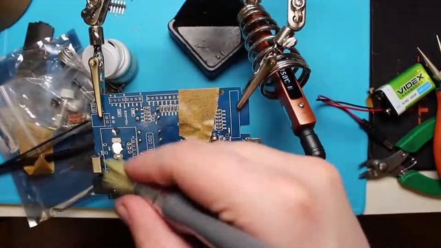 Осциллограф своими руками (Tech DS0150). Часть 1я. Пайка. смотреть онлайн