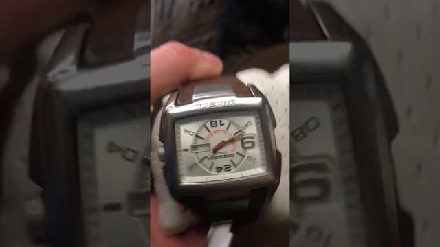 Часы DIESEL Dz1273 смотреть онлайн